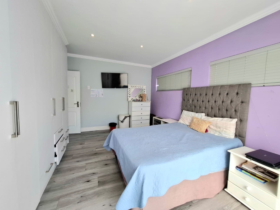 6 Bedroom Property for Sale in Beacon Bay Eastern Cape